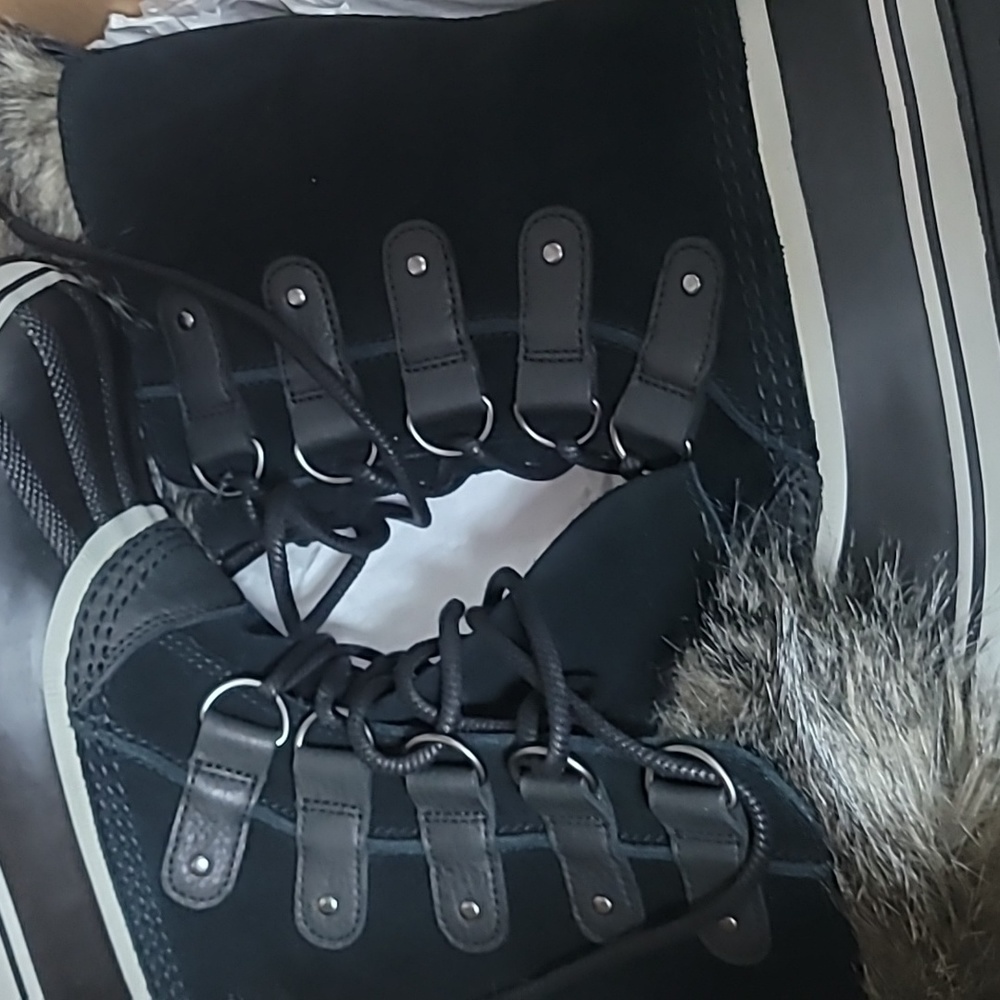Brand new size 8 Joan of Artic Sorel boots